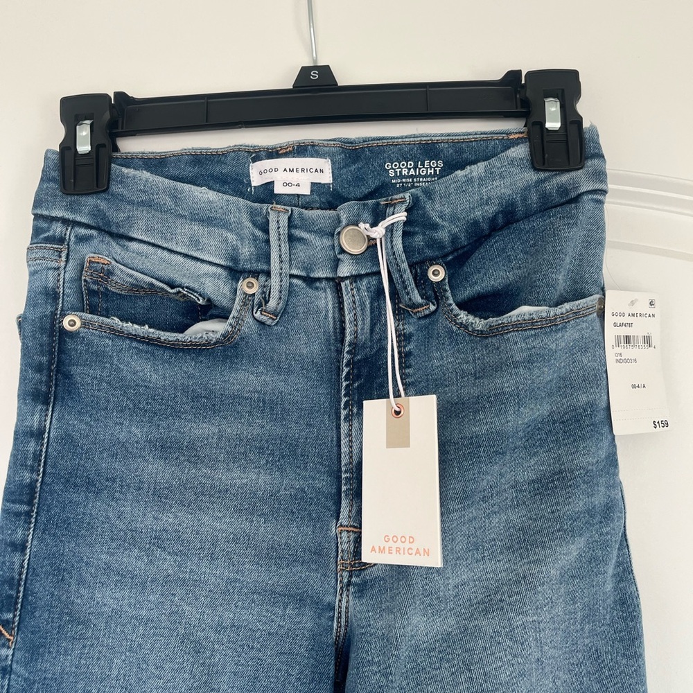 Good American Straight Leg Jeans in Medium Blue Wash - Picture 6 of 6